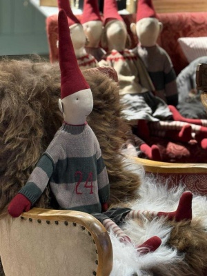 2025 PIXY SIZE 6 BOY KNITTED SWEATER 103CM