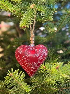 METALLHJERTE HENG RØD 11X10,5 CM