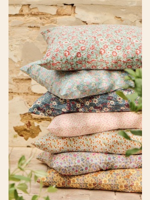 PUTETREKK CREME M/TURKIS, BLÅ, FUCHSIA OG LILLA BLOMSTER