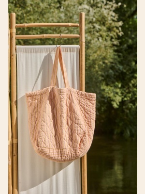 QUILTET VESKE M/MUSTARD OG LYSERØD STRIPER