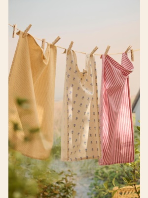 KJØKKENHÅNDKLE ELISABETH NATUR M/BLÅ BLOMSTER