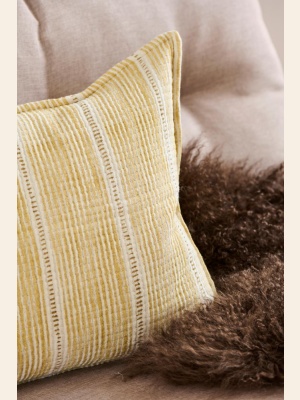 PUTETREKK OFF WHITE M/ MUSTARD STRPEMØNSTER