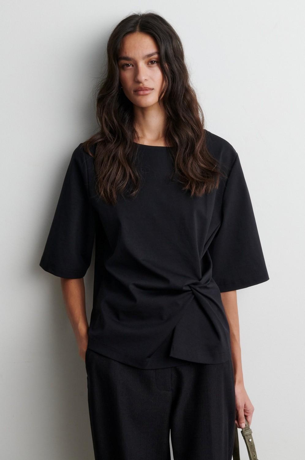 ARKAI DRAPE TEE BLACK