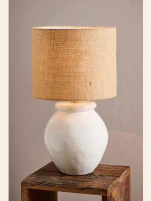 BORDLAMPE M/HVIT KERAMIKKFOT