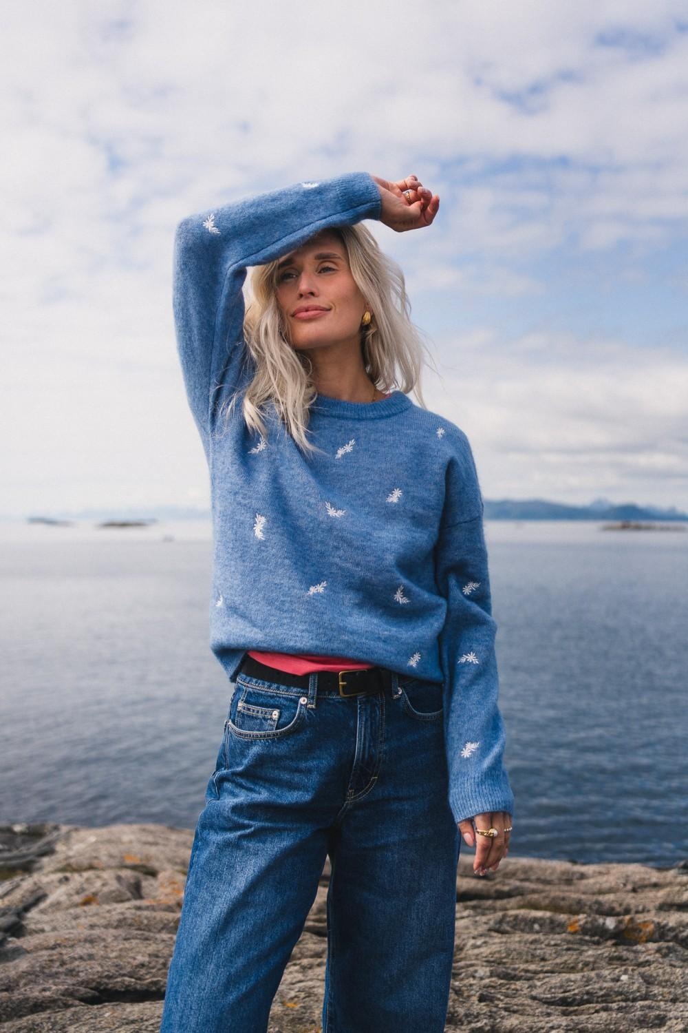 RAUS AMALIE PULLOVER EMB HARBOR FLOWER - Bilde 7